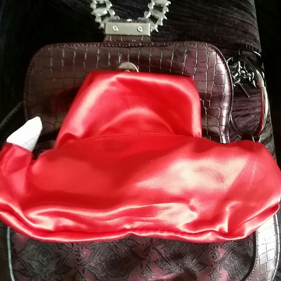 🛍👜SOLD🛍👜 ALL (3) Guess Handbag - Picture 3 of 4