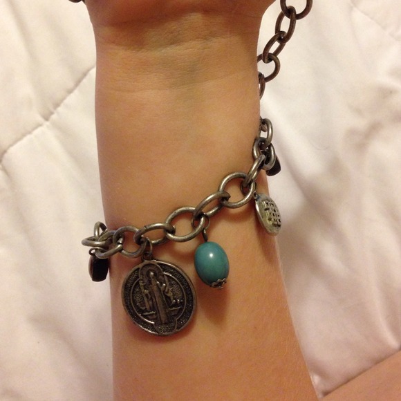 Silver Mother Mary necklace - Picture 2 of 3