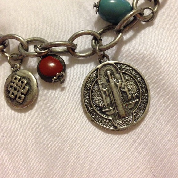 Silver Mother Mary necklace - Picture 3 of 3