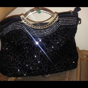 🎉REDUCED🎉Beautiful fold clutch or shoulder bag