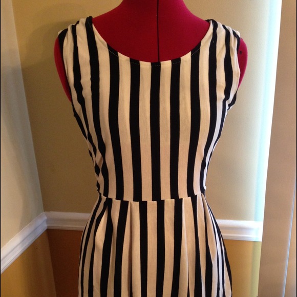 Black white strip open back top