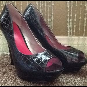 Black Snakeskin Pumps