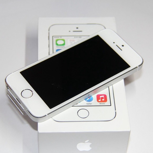 LIKE NEW APPLE IPHONE 5s IN WHITE **UNLOCKED**