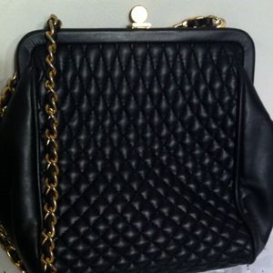Jennifer Moore Bags - HP🌸Timeless Fashion Party🌸Quilted Cross Body Bag Jennifer Moore Bags - HP🌸Timeless Fashion Party🌸Quilted Cross Body Bag