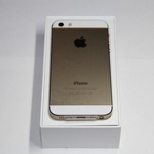 LIKE NEW APPLE WHITE/GOLD IPHONE 5s **UNLOCKED**