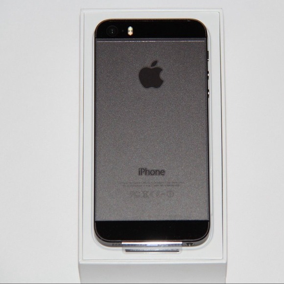 LIKE NEW SPACE GREY IPHONE 5s **UNLOCKED**
