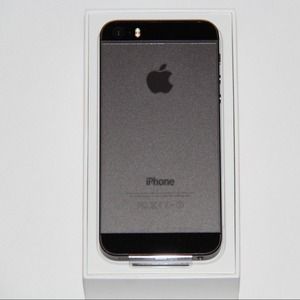LIKE NEW SPACE GREY IPHONE 5s **UNLOCKED**