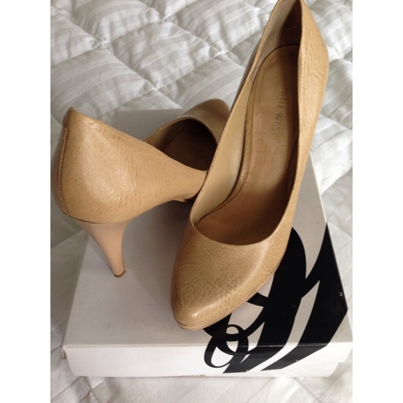 Nine West Shoes - Nine West " rocha" nude pumps