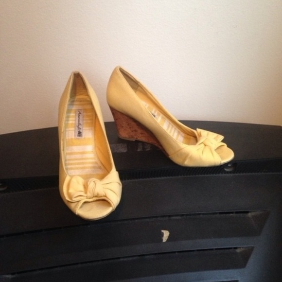 Yellow cork wedges
