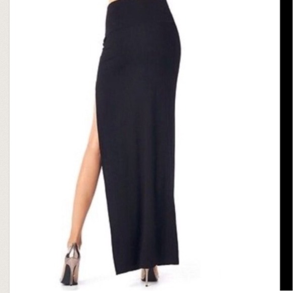 GORGEOUS SIDE SLIT MAXI!❤️ - Picture 2 of 3