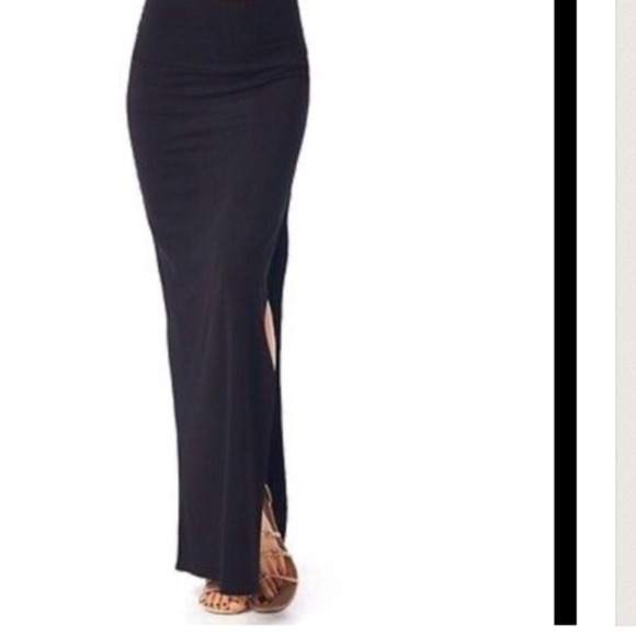 GORGEOUS SIDE SLIT MAXI!❤️ - Picture 3 of 3