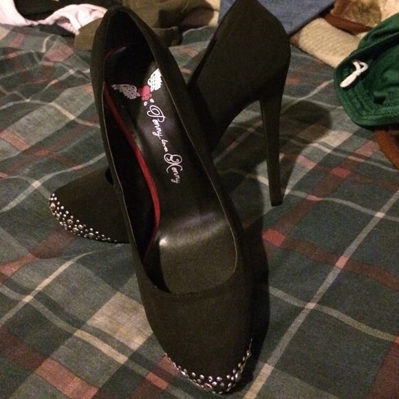 Black stilettos never worn willing to go thru pp!! - Picture 1 of 4
