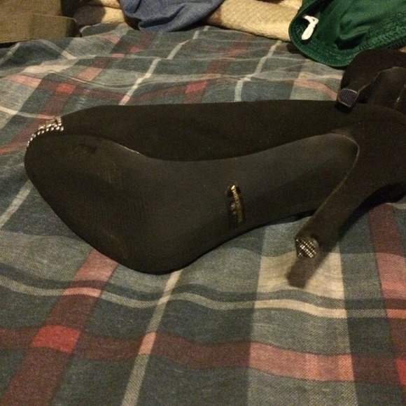 Black stilettos never worn willing to go thru pp!! - Picture 3 of 4