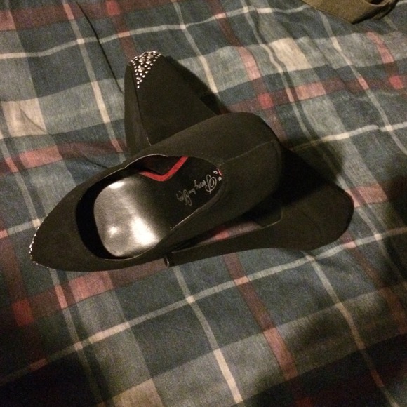 Black stilettos never worn willing to go thru pp!! - Picture 4 of 4