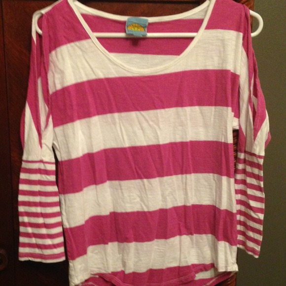 C & C California cut out sleeve shirt