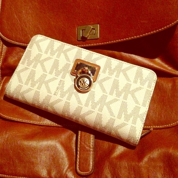 ✨SOLD✨Authentic Michael Kors Hamilton Wallet - Picture 1 of 3