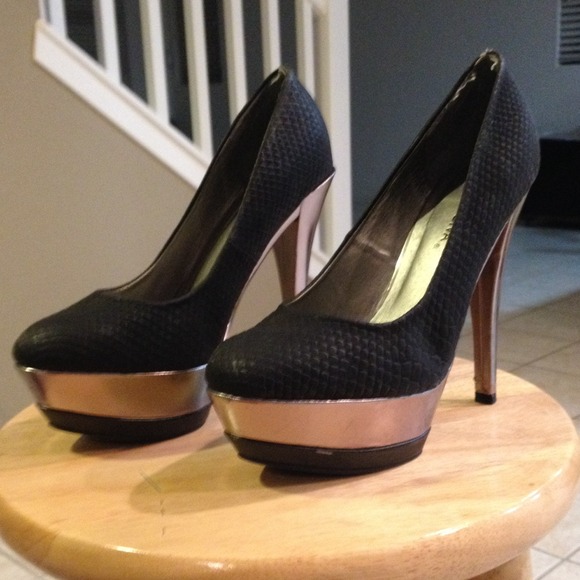 5 in Black and Pewter Pump