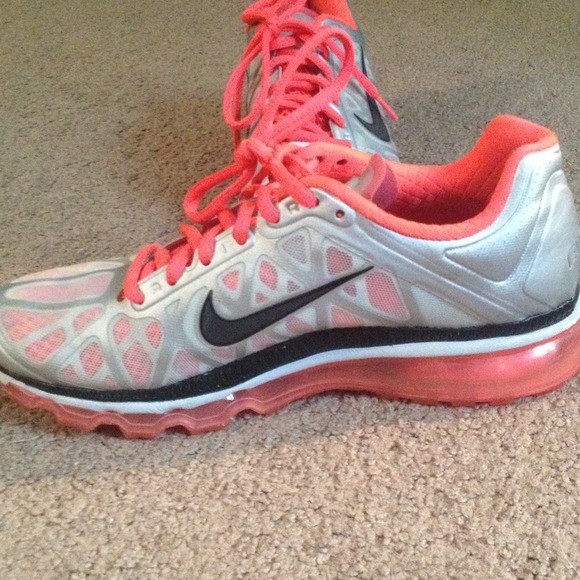 Nike Air Max 2012. Pre-loved. Size 9.