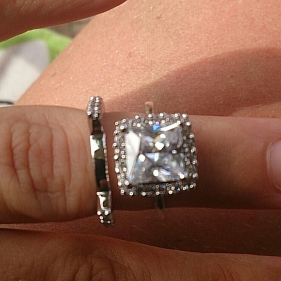 Beautiful ring set - Picture 2 of 4