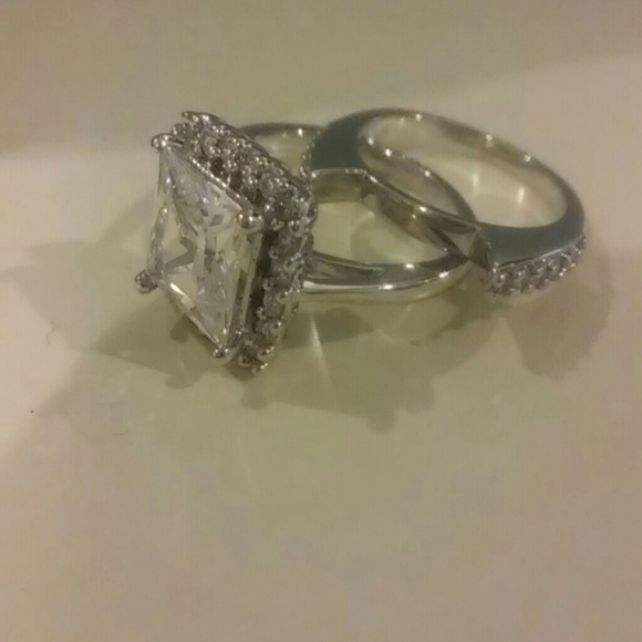 Beautiful ring set - Picture 3 of 4