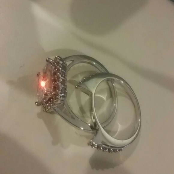 Beautiful ring set - Picture 4 of 4