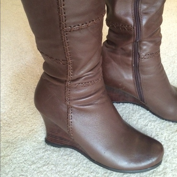 Tall brown leather boots. Size 10