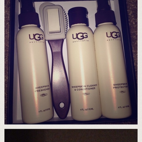 cleans ugg shoes