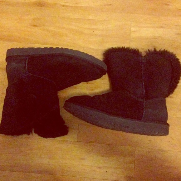 BLACK SUADE UGGS SIZE 8 😃😘❄️