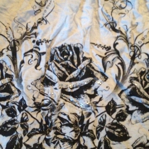 Cream and black rose strapless blouse - Picture 2 of 2