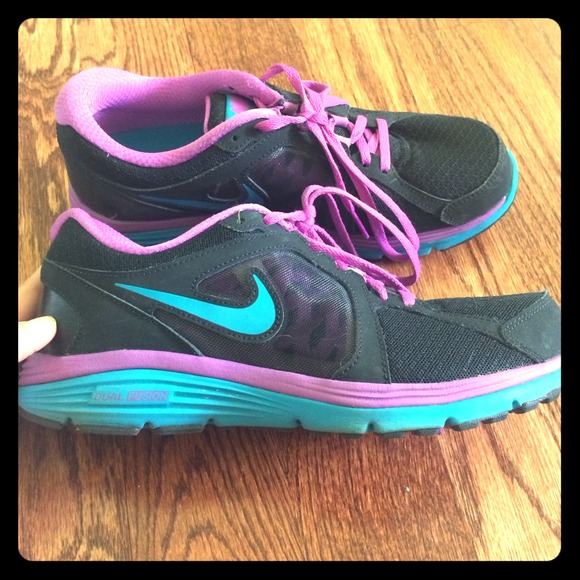 Nike Tennis Shoes WORN ONCE IN MINT CONDITION