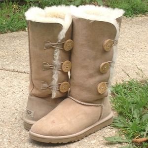 AUTHENTIC UGG Triple Bailey Button Boots