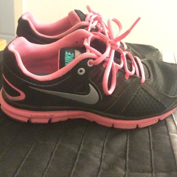 Nike black and hot pink shoes