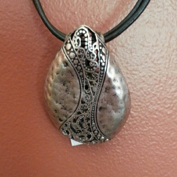 Premier design Hidden Treasures necklace - Picture 2 of 2