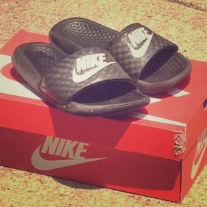 NIKE Sandles