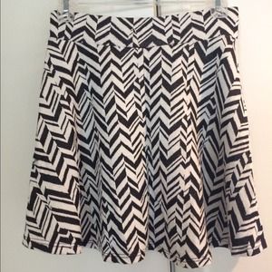 Black & white zig zag skater skirt