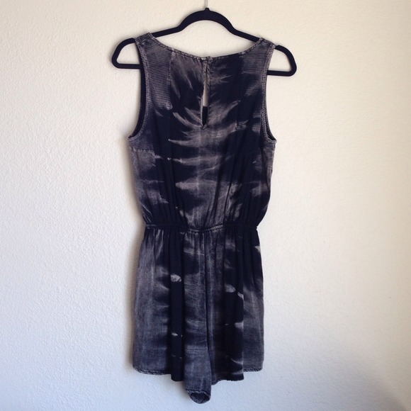 Cute black and grey romper! - Picture 2 of 2