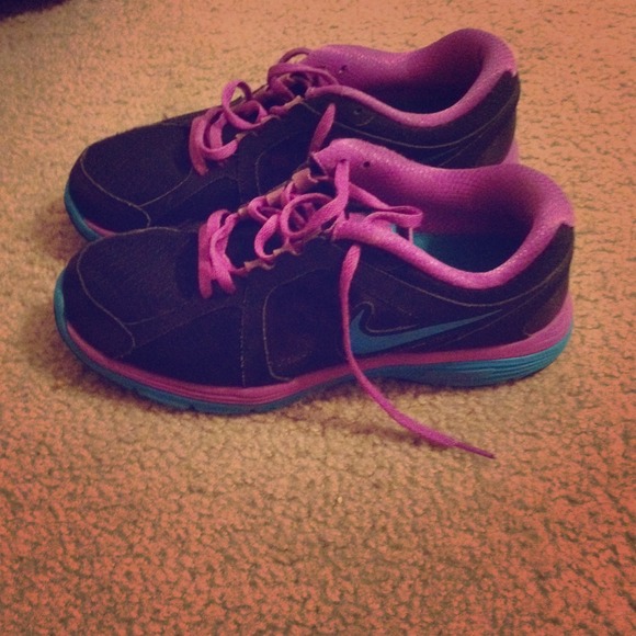 Dual fusion nike shoes and flats!! Bundle