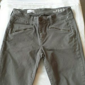 SOLD!!!!GREY LEGGING JEANS with zipper calf down
