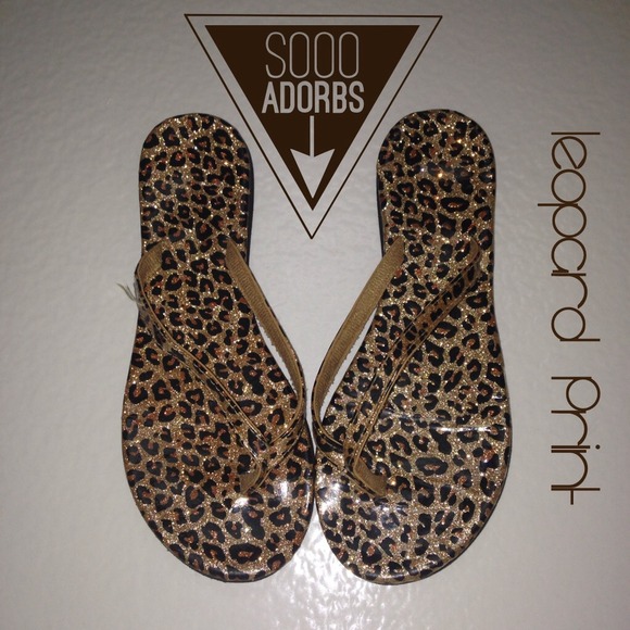 Leopard Print flip flops 👣