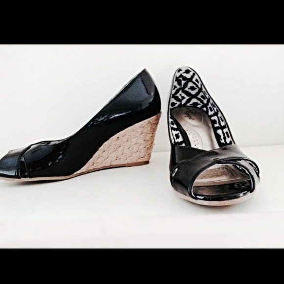 Black wedges!