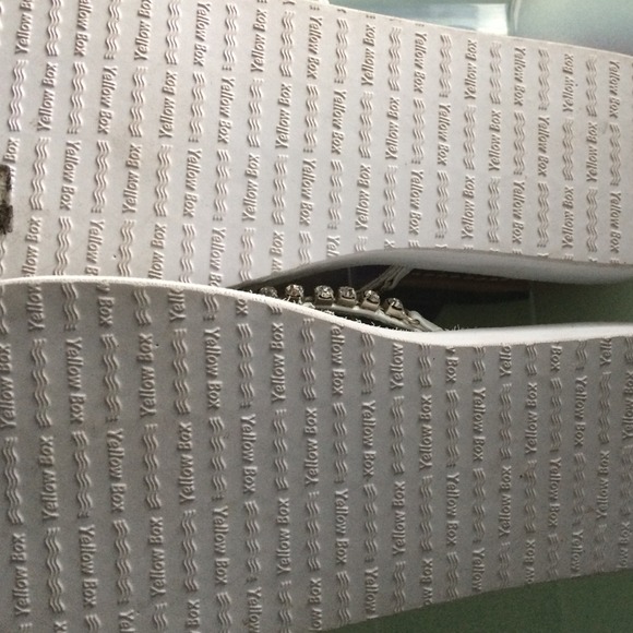 Sold in bundle. - Picture 2 of 4