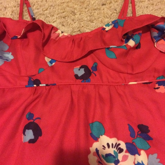 🚫SOLD🚫Floral tank - Picture 2 of 2