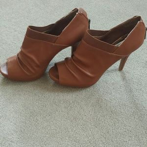 Carmen color pep toe heels Size 6 1/2 by Bamboo