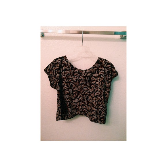 🚫SOLD🚫Seashell top w/ open back