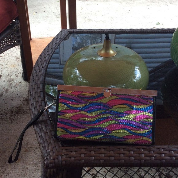 A colorful wallet on hold for ladytaxen