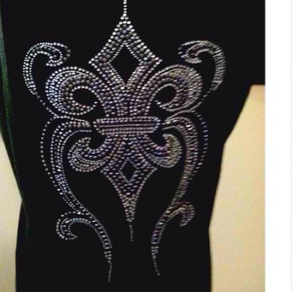 🎉HP 7/14🎉Fleur de Lis POSH LOVE Tee - Picture 2 of 3