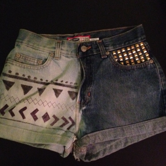 High waisted decorated shorts