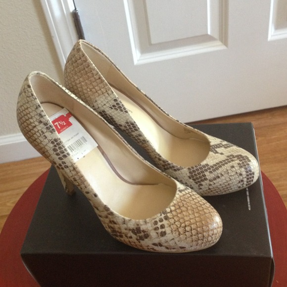 One pair of nice print snake real leather heels - Picture 2 of 4