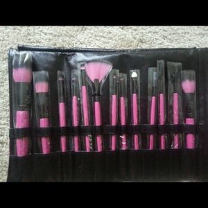 MAKEUP BRUSHES SET