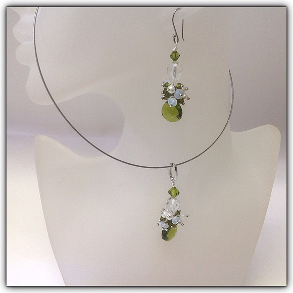 Mixed Swarovski Necklace and Earrings - Picture 2 of 4